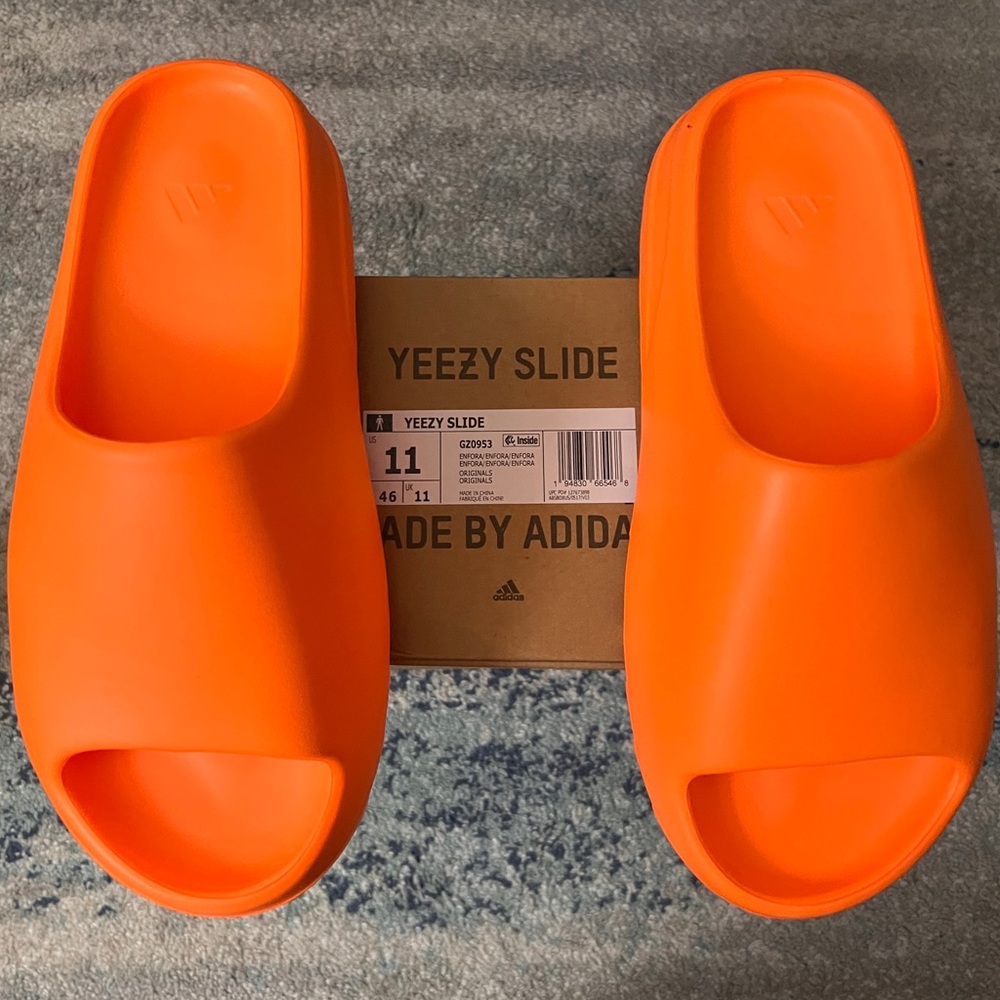 Yeezy slides (11)